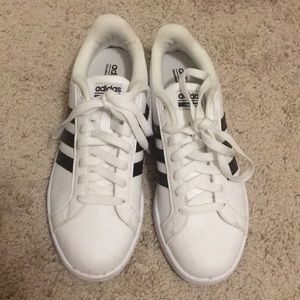 Adidas Neo size 8 tennis shoe